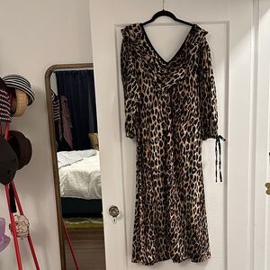 Chic Leopard Print Long Sleeve Dress